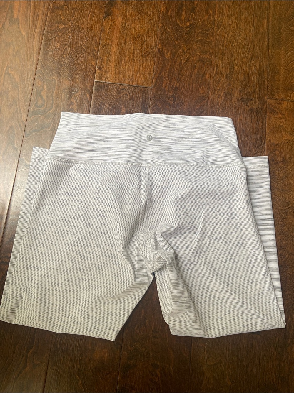 Lululemon Wunder under crops We are from Space Nimbus crops SZ 10